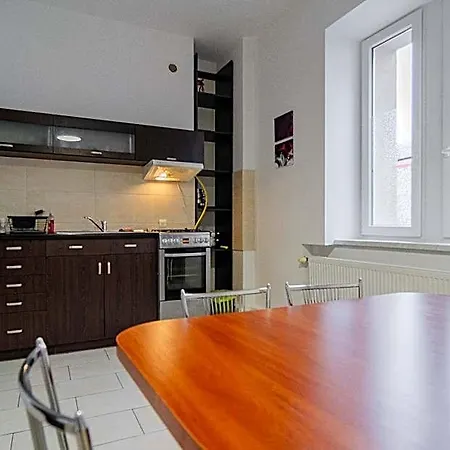 Hotel apartamentowy Ommp Centrum *